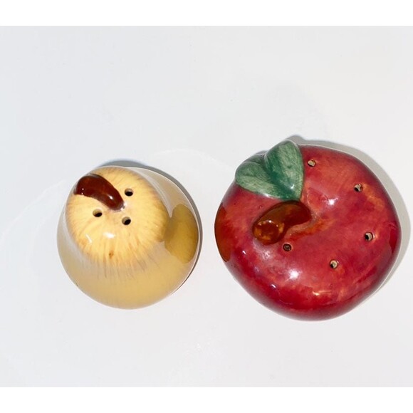 Apple and Pear Vintage Salt and Pepper Shakers - Picture 2 of 6